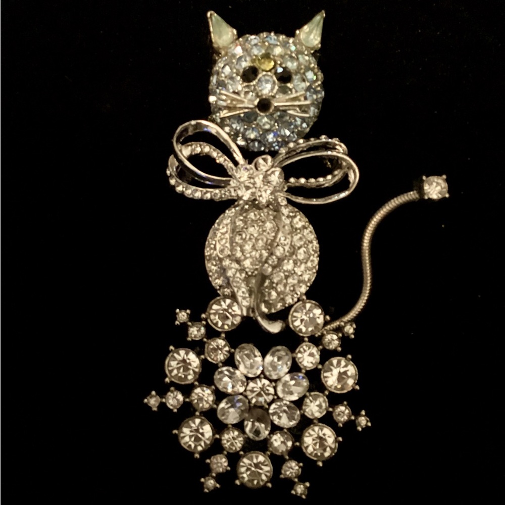 Jeweled blue face cat, is a lovely addition to any decor in a 5 x 7 frame